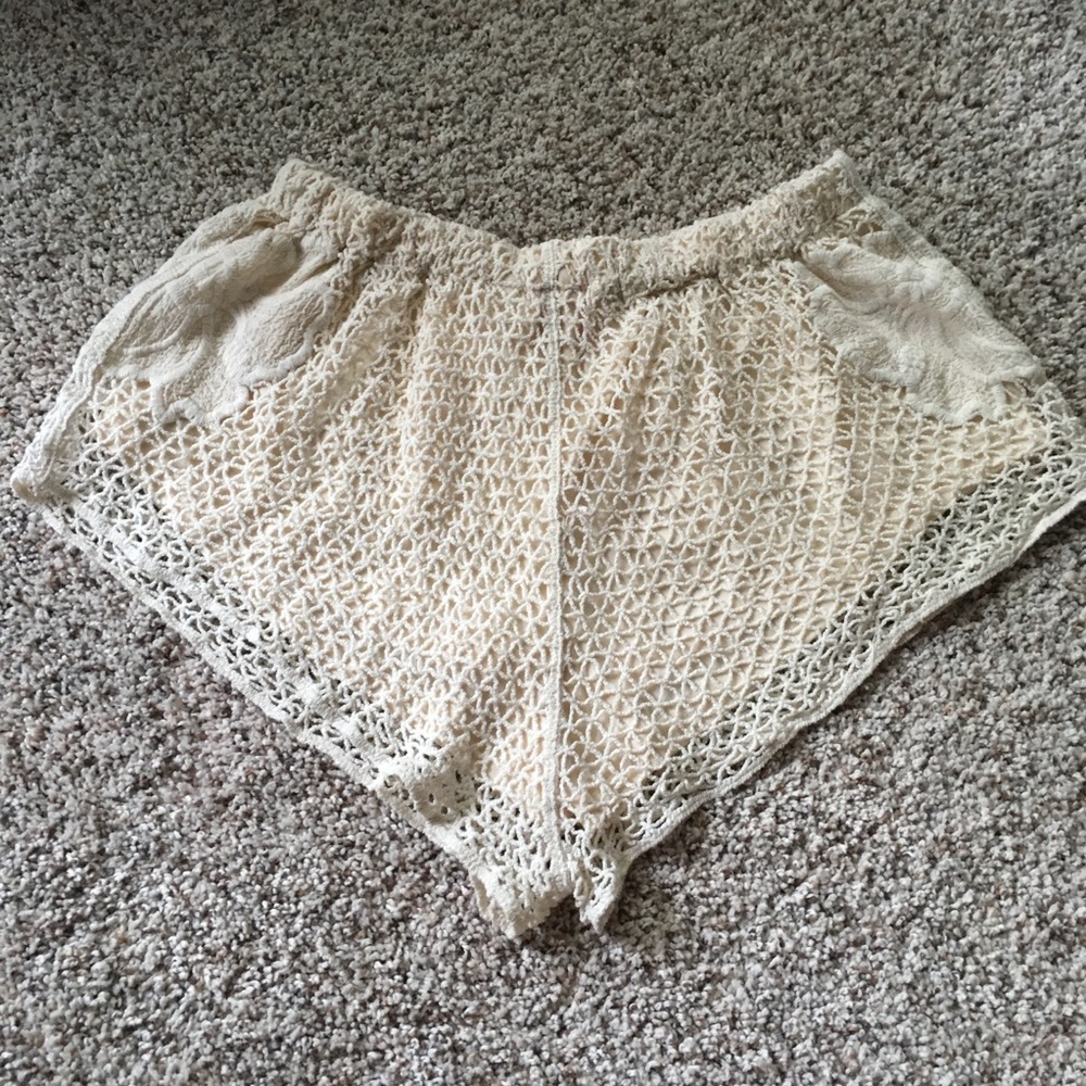 LF NATURE ROSE LACE SHORTS 🌹 - Picture 3 of 5
